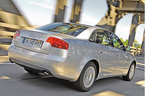 Neigt auf schlechten Straßen zum Poltern: das Fahrwerk des Audi A4.