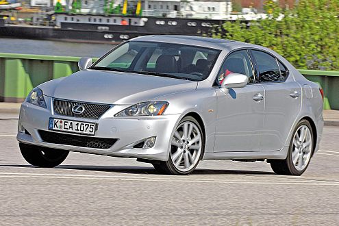 Verspricht Spaß auf dem Rundkurs: der Heckantrieb des Lexus IS.