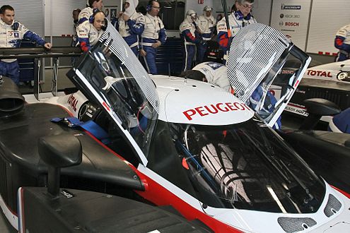 Unfreiwillig beflügelt: Die 908-Türen öffneten sich während des Rennens.