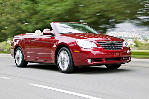 Drei Klappdachvarianten bringt das Cabrio mit: Stahl, Vinyl und Stoff.