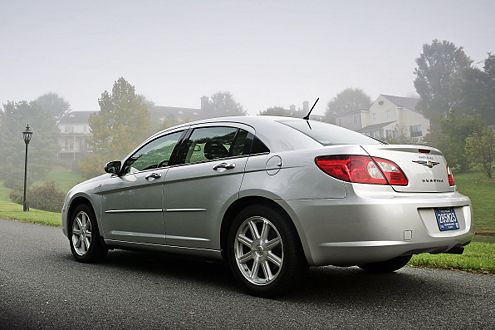 Das weiche Fahrwerk macht den Sebring eindeutig zum Cruiser.