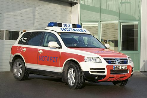 Geländetauglicher Lebensretter: der Notarzt-Touareg von VW.