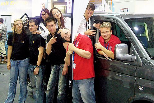 Alles im roten Bereich: Live-Blogger Gudio Naumann und Andreas Rogotzki (in Rot, von rechts).