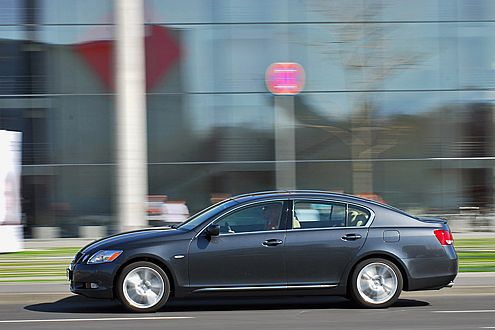 Sportwagen-Feeling im Hybrid: In nur 6,5 Sekunden ist er auf Tempo 100.