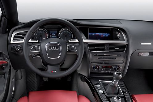 Perfekt mit kleinen Vorserien-Schwächen: der S5-Innenraum.