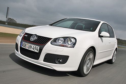 Neue Optik: Der Golf GTI Edition 30 trägt lackierte Stoßfänger.