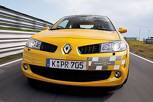 Fit für die Rennstrecke: Der Mégane kommt als Einziger mit Sperrdifferenzial.