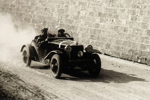Jubiläum: Seit 1927 lockt die Mille Miglia Auto-Verrückte nach Italien.