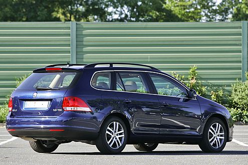 Der Golf ist 22 Zentimeter kürzer als der Passat – beim Einparken ein Vorteil.
