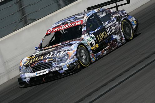 Paul di Resta über nimmt die Gesamtführung im 2005er Mercedes.