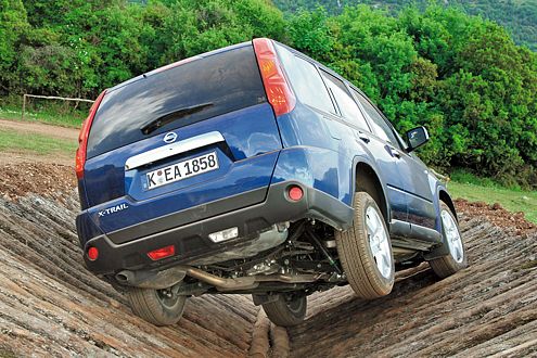 Total verschränkt: Der X-Trail bleibt ein talentierter Kletterer.