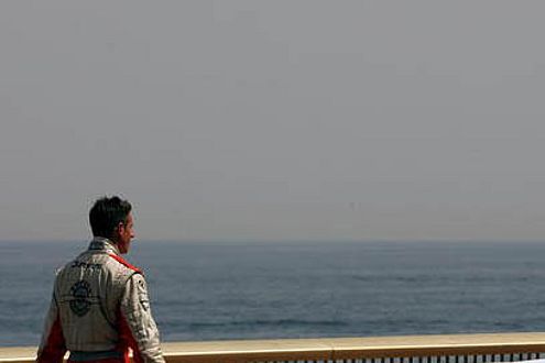 Trost nach dem Crash: Der schönste Rückweg zur Box den es in der F1 gibt.