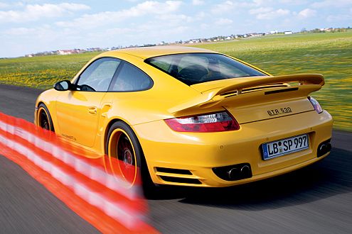 Problematisch: Der Speedart-Flügel wackelt bei 160 km/h bedenklich.