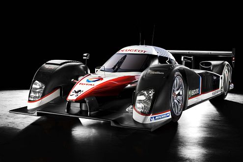 Peugeot 908 HDi: Der große Gegenspieler des Audi R10 TDI. Gleicher Treibstoff, gleiche Leistung, aber kann er 24 Stunden durchhalten?