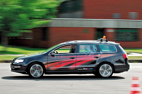 Keine Zauberei: Dieser Passat sieht, denkt und handelt selbstständig.