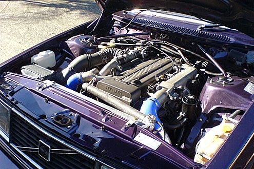 Jetzt im Volvo 242 TT-R: der rassige 6-Zylinder-Toyota-Supra-Motor.