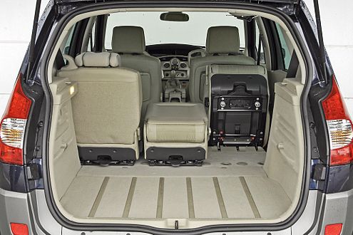 Weite Ebene: Im Scénic können die Fond-Sitze komplett ausgebaut werden.