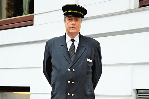 Meister Menck kennt sich mit Luxus aus: Er verglich Bentley und Mercedes.