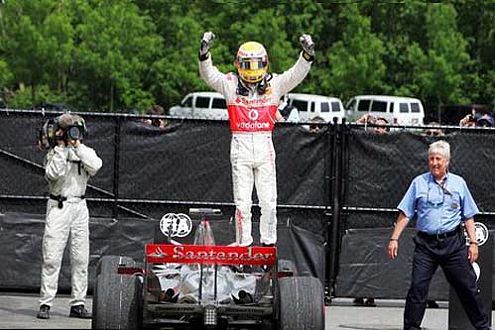 Der "Tiger Woods der Formel 1" triumphiert in seinem McLaren-Mercedes.