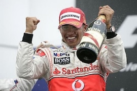 Formel 1: Hamilton gewinnt Chaosrennen