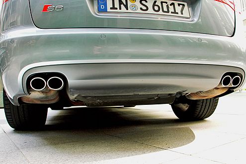 Zwei Endrohre je Seite als dezentes Signal: Hier geht die Post ab.