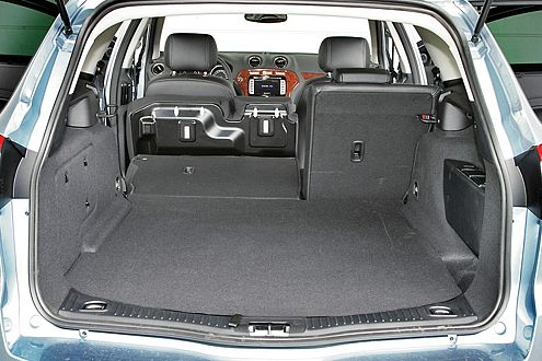 Große Klappe: 1745 Liter passen in den Kofferraum des Mondeo.