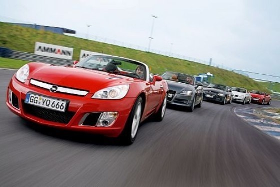 Roadster auf der Rennstrecke