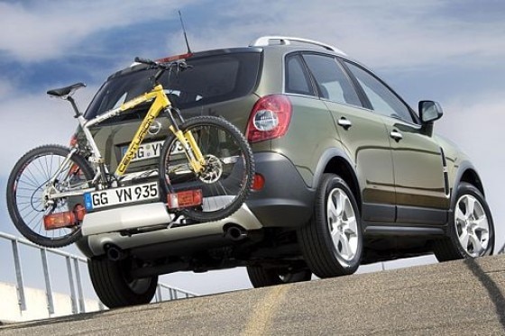 Opel Antara mit Fahrradträger