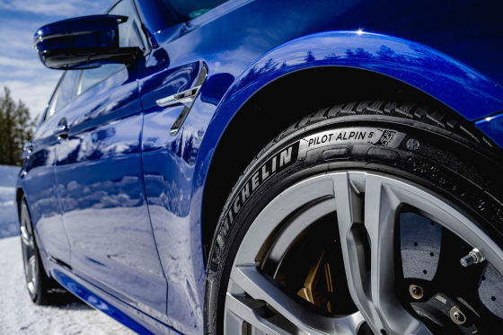 Premium-Winterreifen für Limousinen und Sportwagen