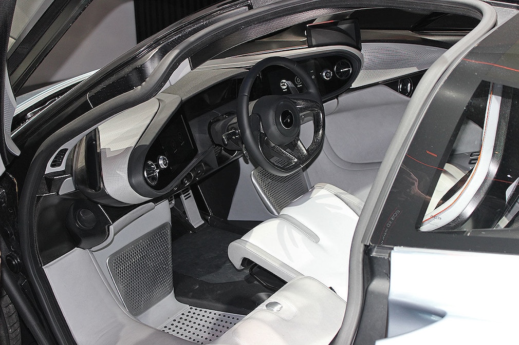 McLaren Speedtail (2018)