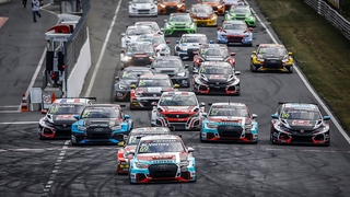 Video: Bizarrer Unfall in der WTCC