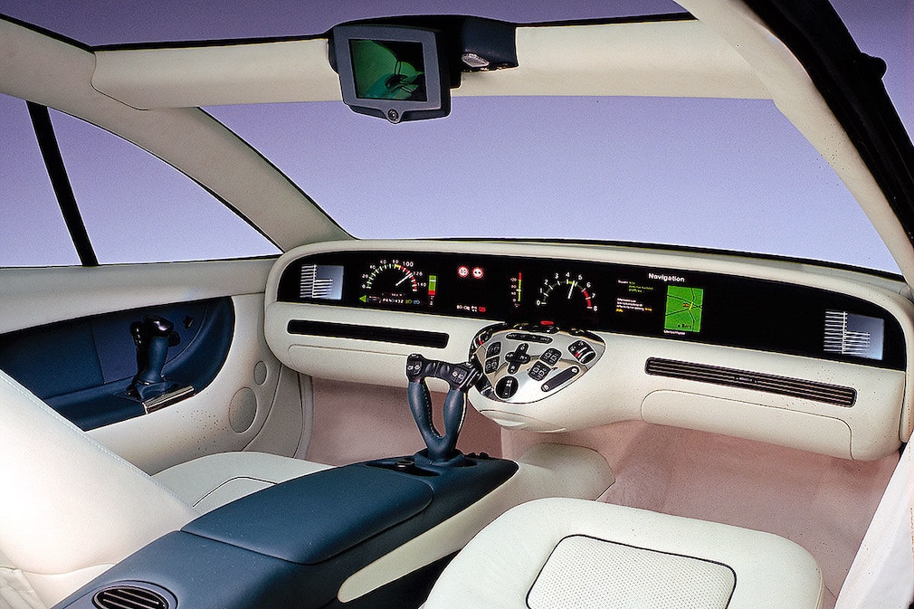 16 Digital-Cockpits der 70er, 80er und 90er
