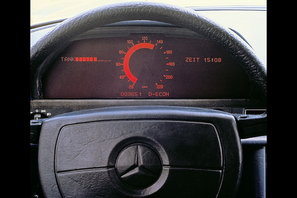16 Digital-Cockpits der 70er, 80er und 90er