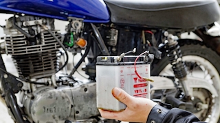 Motorradbatterie