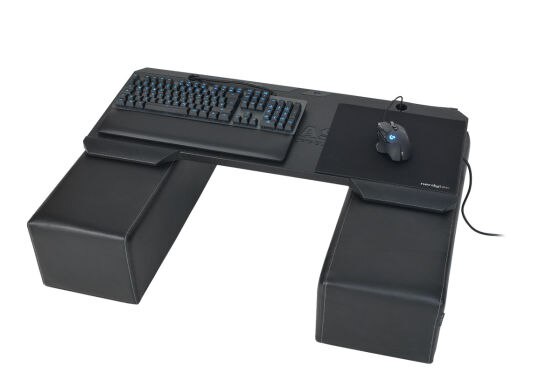 Couchmaster®mit Logitech Peripherie.