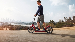 Minii-E-Roller im Verkehr