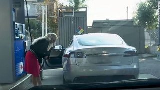 Lustiges Video von der Tankstelle