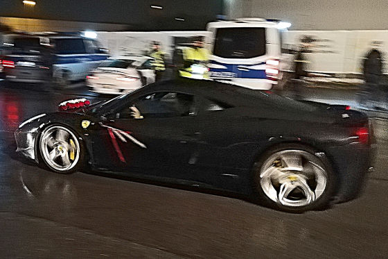 Ferrari und Porsche bei Clan-Party gestoppt