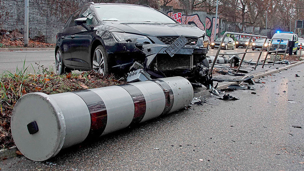 Blitzer-Unfall in Stuttgart: 130.000 Euro Schaden
