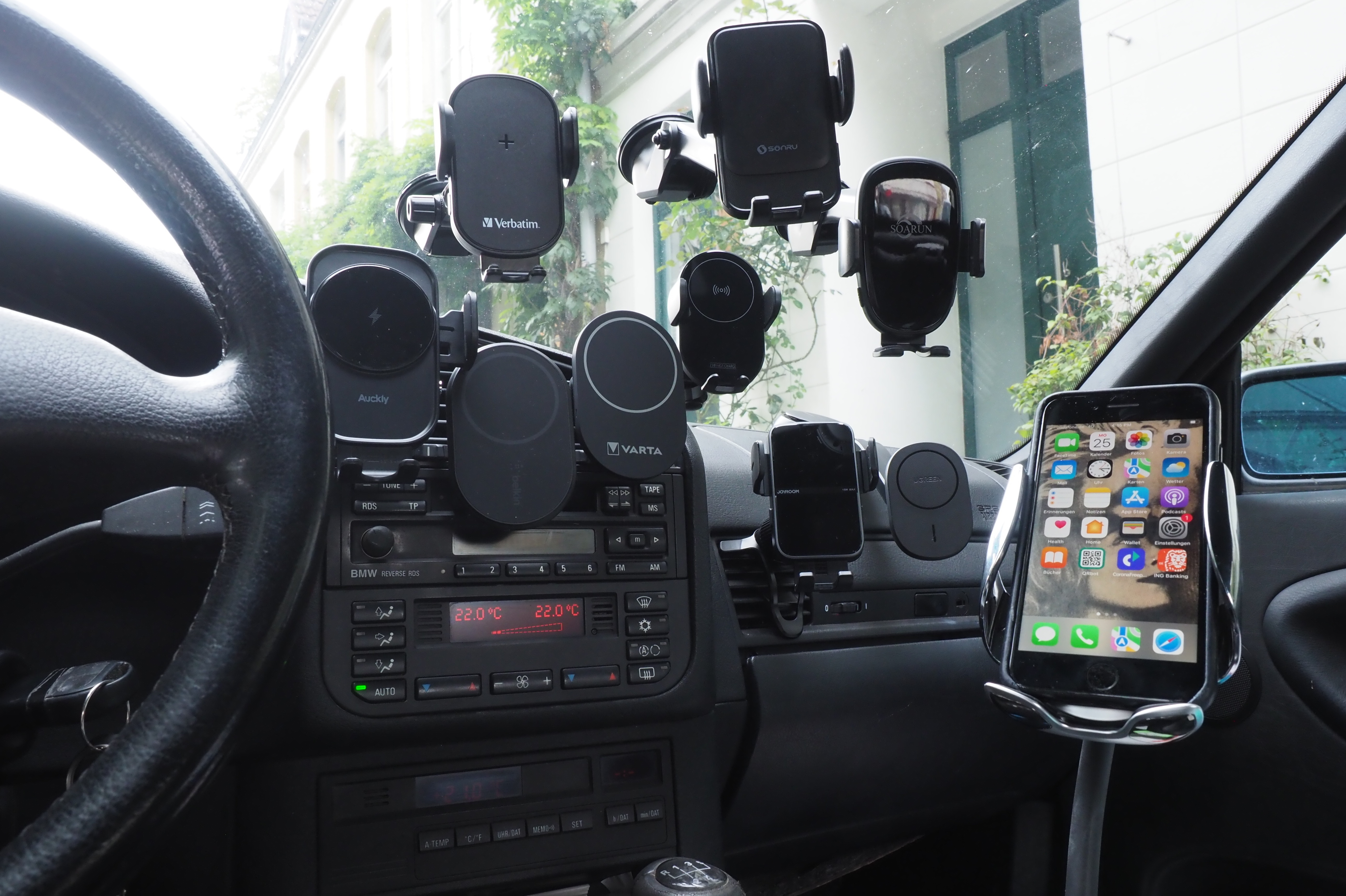 Handyhalterung für das Auto: Wireless Charger mit Magsafe & Qi ab