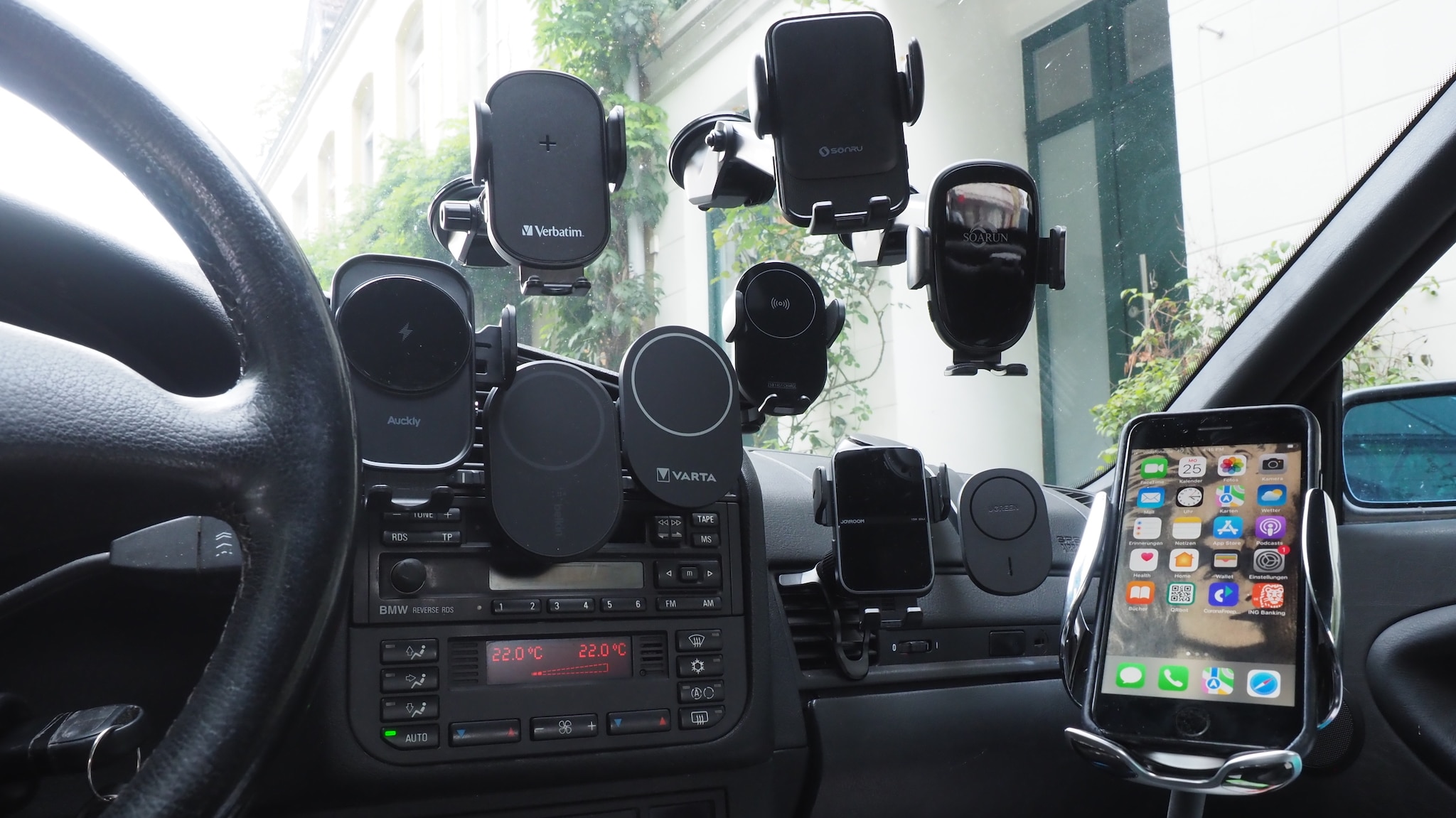 Auto KFZ Ladegerät Induktive Ladestation Smartphone Handy Halterung –  SOMAPARTS