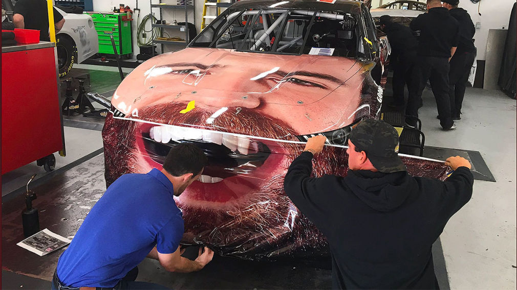 NASCAR: Verrückte Auto-Folierung NASCAR: Verrückte Auto-Folierung