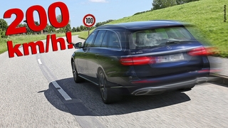 Raser übersieht Polizeiauto