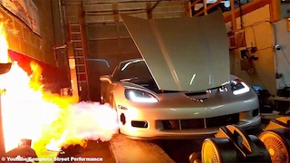 Chevrolet Corvette mit 1330 PS schießt Feuer