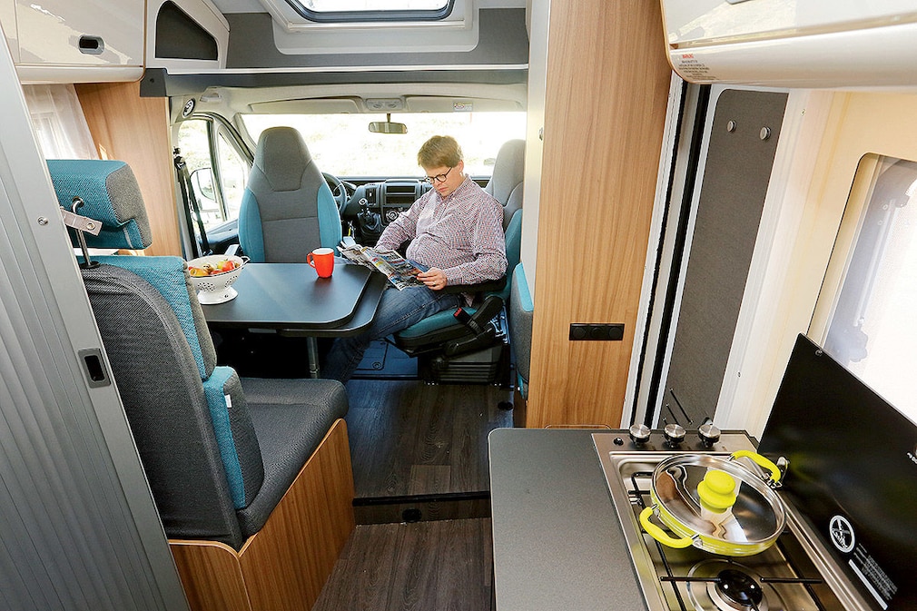 Günstige Teilintegrierte im Wohnmobil-Test
