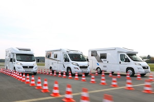 Günstige Teilintegrierte im Wohnmobil-Test