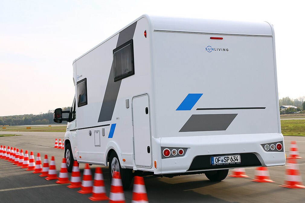 Günstige Teilintegrierte im Wohnmobil-Test