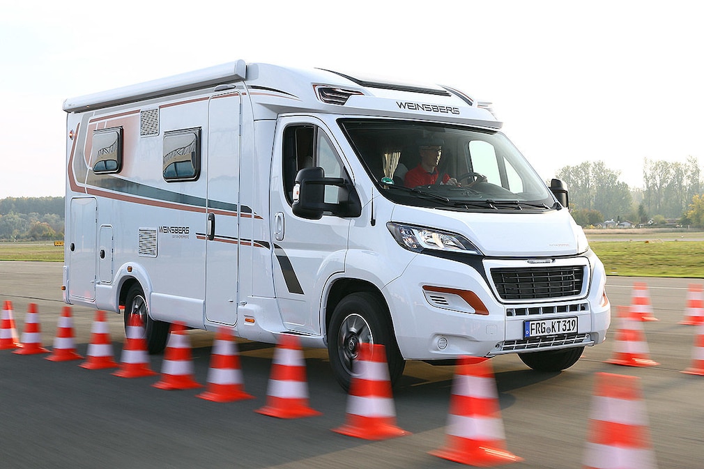 Günstige Teilintegrierte im Wohnmobil-Test