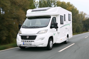 Günstige Teilintegrierte im Wohnmobil-Test