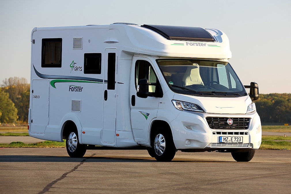 Günstige Teilintegrierte im Wohnmobil-Test